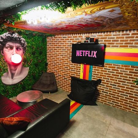 Capsule Art Deco - Jacuzzi - Netflix - Home Cinema - Arcade De Jeux & Nintendo Switch - 2 Chambres - Filet Suspendu Валансьен Экстерьер фото