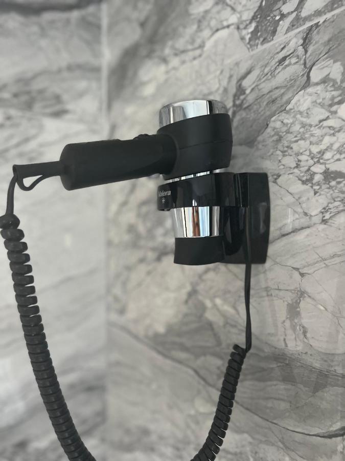 Capsule Art Deco - Jacuzzi - Netflix - Home Cinema - Arcade De Jeux & Nintendo Switch - 2 Chambres - Filet Suspendu Валансьен Экстерьер фото