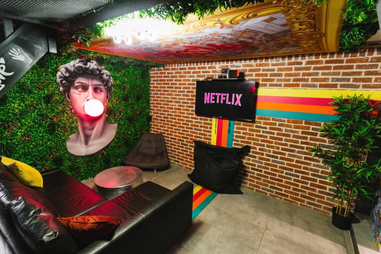 Capsule Art Deco - Jacuzzi - Netflix - Home Cinema - Arcade De Jeux & Nintendo Switch - 2 Chambres - Filet Suspendu Валансьен Экстерьер фото